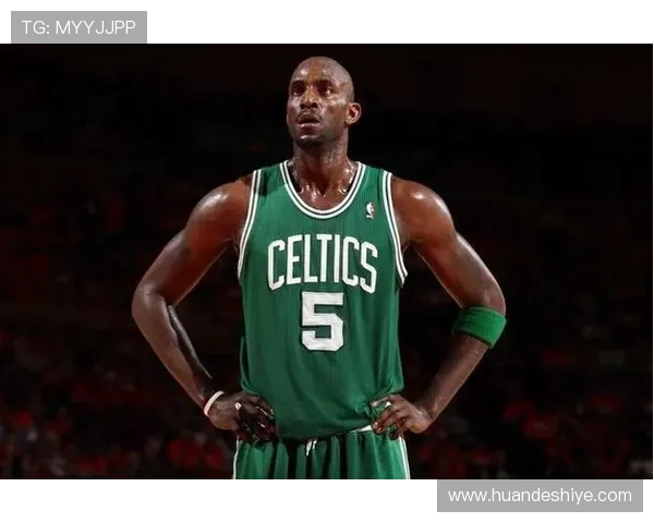 凯文·加内特通过高位策应与补防扫荡提升绿军防守效率