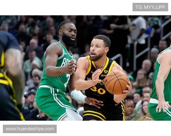 布朗单打压制库里 拉开得分差异显著