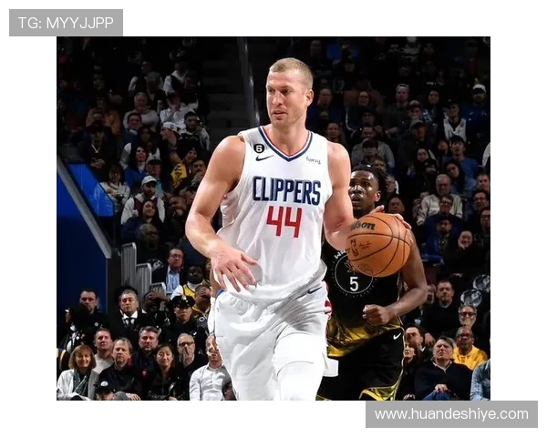 德斯蒙德·班恩无球跑位效率显著提升，三分命中率优于队友普拉姆利